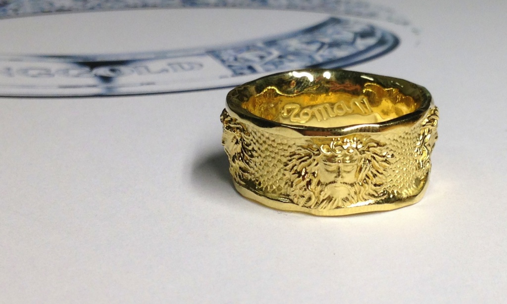 Кольцо RINGGOLD из золота с гравировкой и тиснением